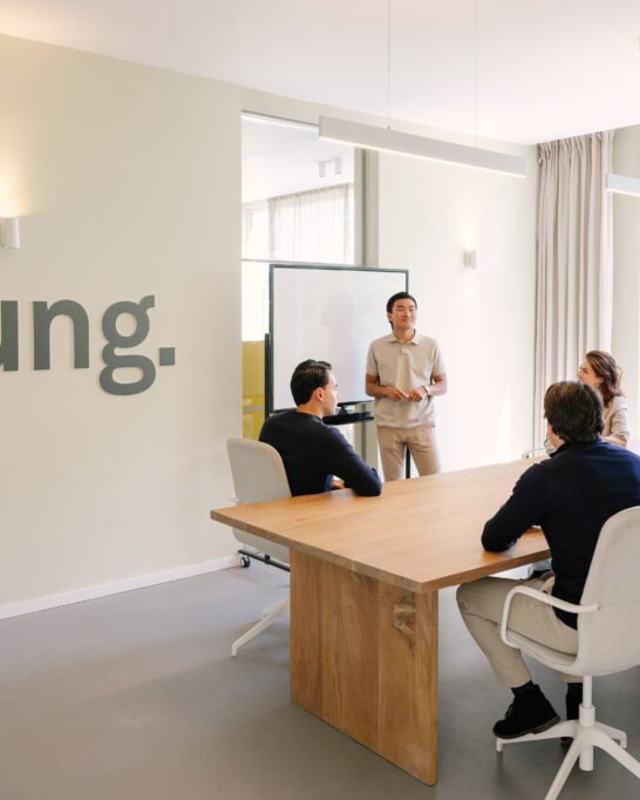 YOUNG Workspaces meeting room