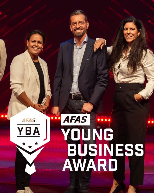 YOUNG Business Award on stage
